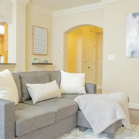 Buckhead Suite Steps Away From Phipps Plaza